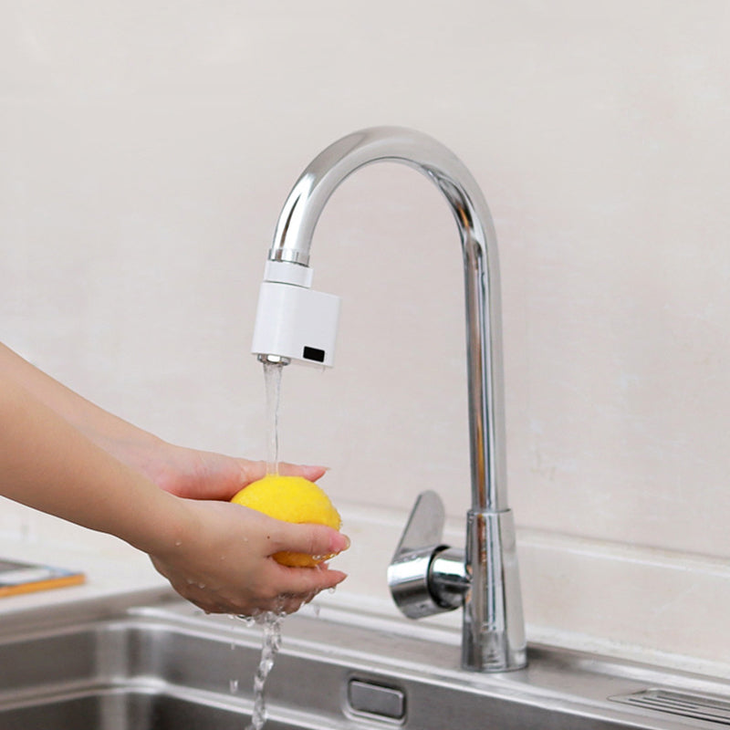 Sensor para canilla lavando fruta