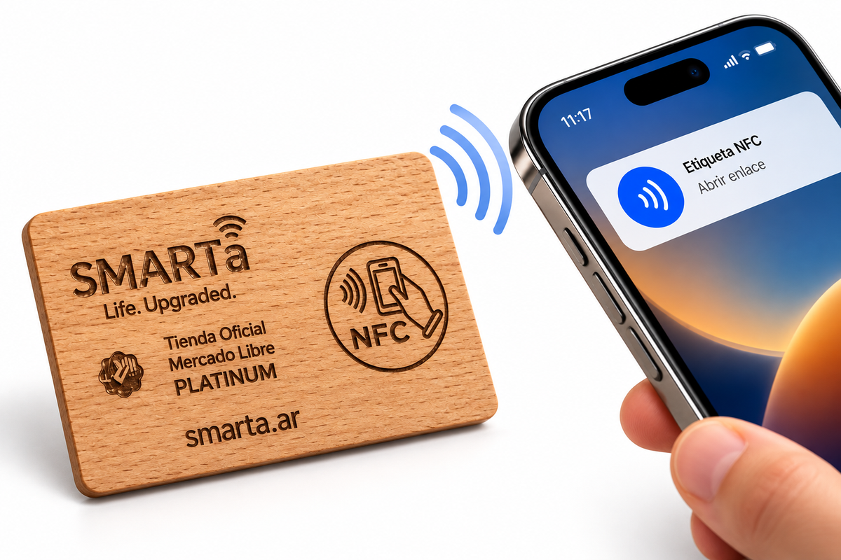 Tarjeta NFC de madera personalizada SMARTa con fondo blanco y teléfono